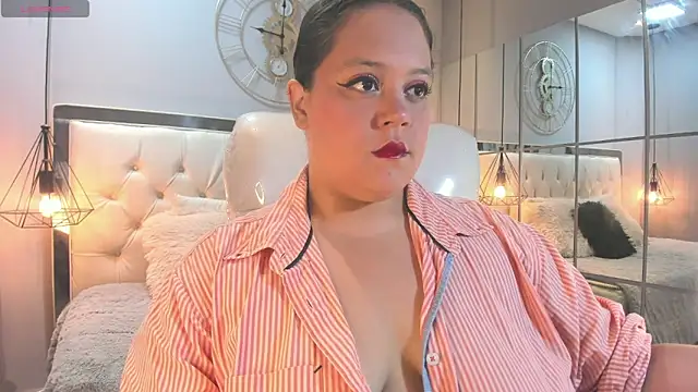Snapshot of zara_moon1 chatting on June 20, 2026, 3:31 am zara moon1 online show from June 20, 2026, 3:31 am