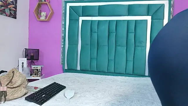 VALERY SCOTT  online show from July 9, 2026, 8:46 pm