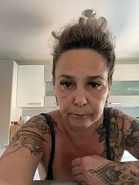 Snapshot of -SweetSandy- chatting on June 24, 2026, 11:42 am -SweetSandy- online show from June 24, 2026, 11:42 am