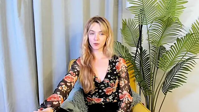 MarielRoloson online show from June 15, 2026, 5:15 pm