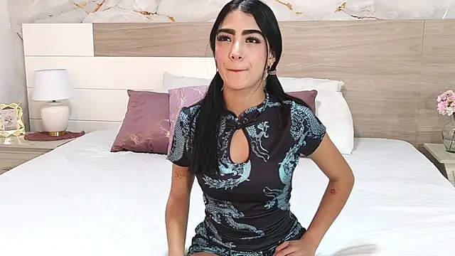 Snapshot of MaluCortes chatting on July 1, 2026, 11:45 am MaluCortes online show from July 1, 2026, 11:45 am