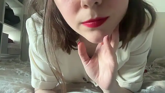 Hilda Valentine online show from June 13, 2026, 3:21 pm