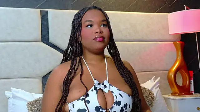 Snapshot of EbonyHenner chatting on June 22, 2026, 12:02 pm EbonyHenner online show from June 22, 2026, 12:02 pm