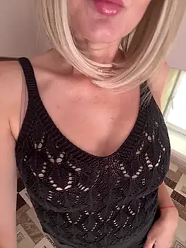 Snapshot of LunaFoxs chatting on July 8, 2026, 8:08 am LunaFoxs online show from July 8, 2026, 8:08 am