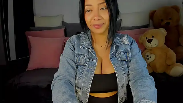 NicolePasqualott online show from January 14, 2025, 8:15 pm