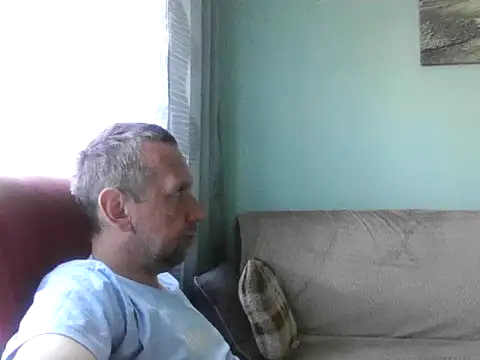 Snapshot of RafalekRozmarynowski81 chatting on June 25, 2026, 5:23 am RafalekRozmarynowski81 online show from June 25, 2026, 5:23 am