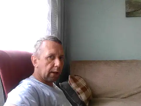 Snapshot of RafalekRozmarynowski81 chatting on July 1, 2026, 5:42 am RafalekRozmarynowski81 online show from July 1, 2026, 5:42 am
