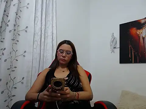 Snapshot of zelleste chatting on June 15, 2026, 11:40 pm zelleste online show from June 15, 2026, 11:40 pm