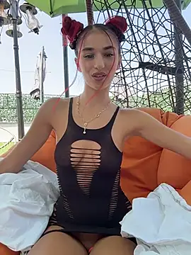 Snapshot of VixenRosse chatting on July 17, 2026, 9:05 am VixenRosse online show from July 17, 2026, 9:05 am