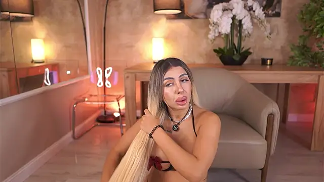 LucyyRosse online show from July 13, 2026, 8:06 am