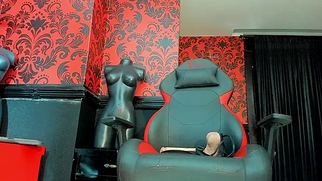 Snapshot of Miss_KathyFox chatting on August 1, 2026, 1:32 pm Miss KathyFox online show from August 1, 2026, 1:32 pm