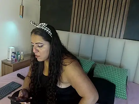 Snapshot of ShelyEvans__ chatting on June 26, 2026, 1:10 am ShelyEvans online show from June 26, 2026, 1:10 am