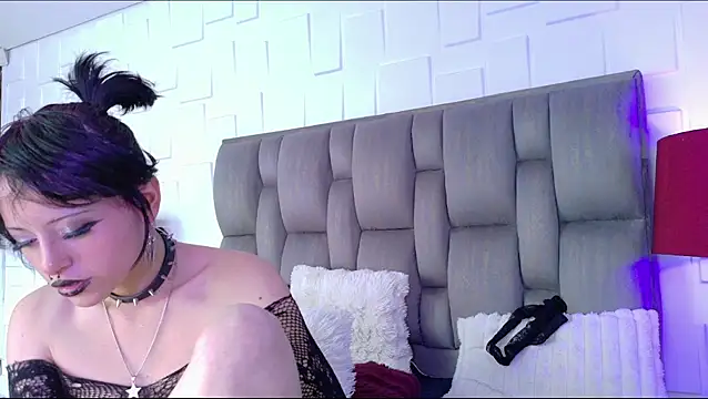 Snapshot of ViolettClay chatting on June 25, 2026, 5:17 pm ViolettClay online show from June 25, 2026, 5:17 pm