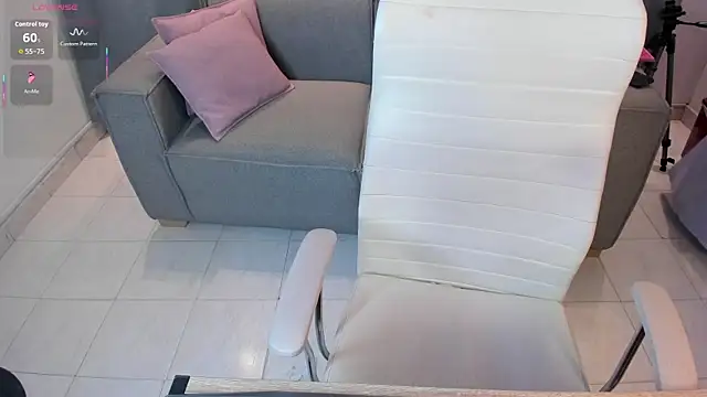 Snapshot of Nayla_Luxe chatting on July 4, 2026, 12:00 pm Nayla Luxe online show from July 4, 2026, 12:00 pm