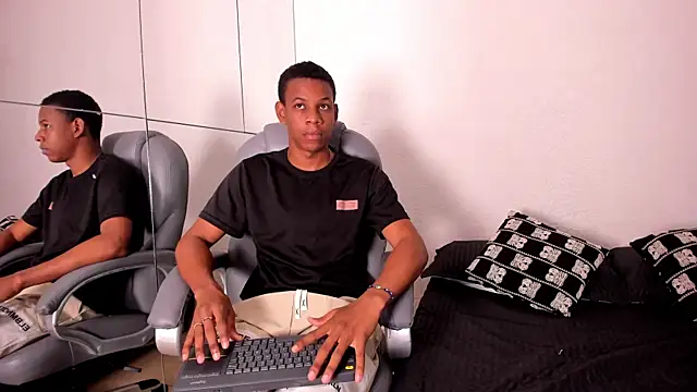 Snapshot of Jermon_Blake chatting on June 18, 2026, 11:03 am Jermon Blake online show from June 18, 2026, 11:03 am