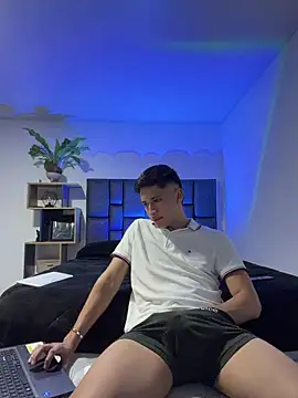 Snapshot of SantiLux_ chatting on June 25, 2026, 5:12 am SantiLux online show from June 25, 2026, 5:12 am