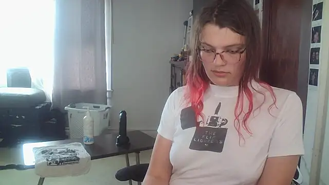 Snapshot of Tranicpixiedreamgrl chatting on June 29, 2026, 7:36 pm Tranicpixiedreamgrl online show from June 29, 2026, 7:36 pm