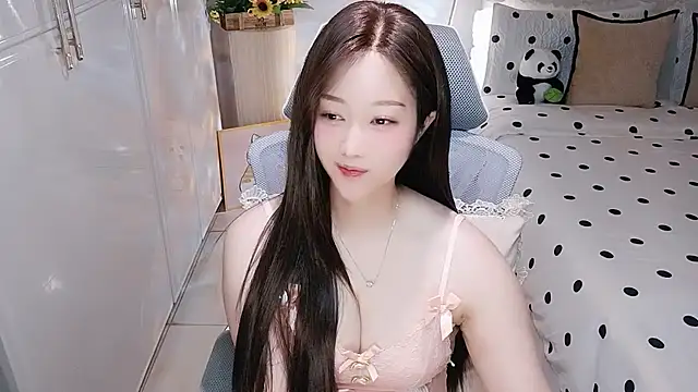 Snapshot of Angelucky- chatting on July 10, 2026, 7:38 pm Angelucky- online show from July 10, 2026, 7:38 pm