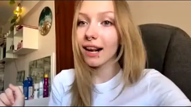 Snapshot of BivalentFalloff chatting on July 9, 2026, 5:33 am BivalentFalloff online show from July 9, 2026, 5:33 am
