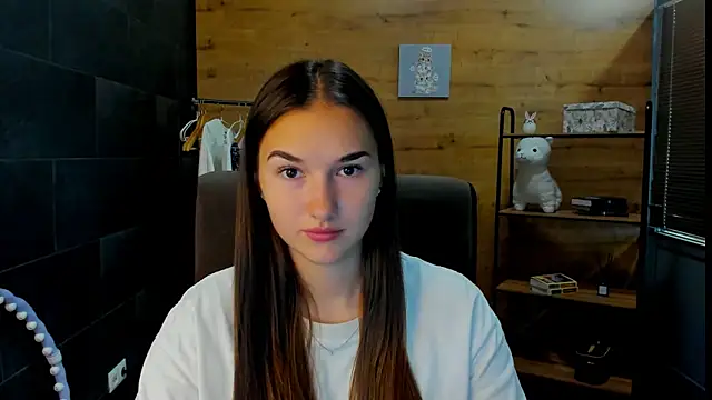 Snapshot of DianaaHill chatting on July 7, 2026, 9:13 am DianaaHill online show from July 7, 2026, 9:13 am