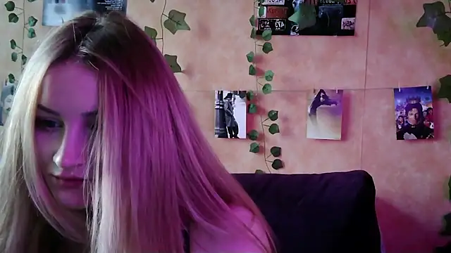 Snapshot of MilaPrecious chatting on July 2, 2026, 1:06 pm MilaPrecious online show from July 2, 2026, 1:06 pm