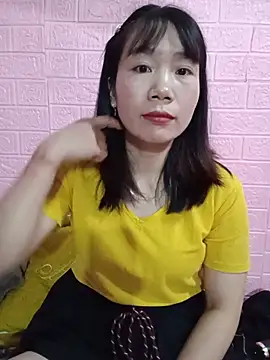 Snapshot of Em_xinh05 chatting on June 19, 2026, 12:42 pm Em xinh05 online show from June 19, 2026, 12:42 pm
