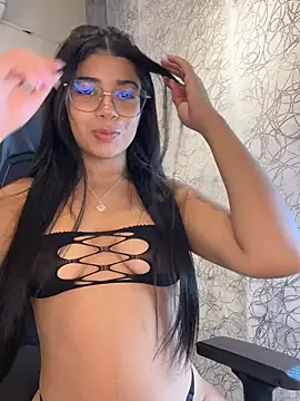 Jazminn 01 online show from July 10, 2026, 5:01 am