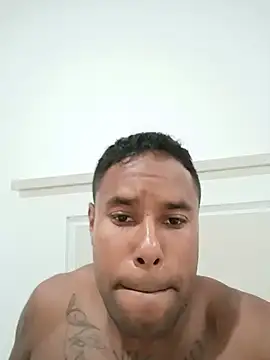neguinhodo33 online show from June 17, 2026, 6:42 pm