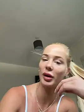 Snapshot of MilanMae chatting on June 24, 2026, 5:50 am MilanMae online show from June 24, 2026, 5:50 am