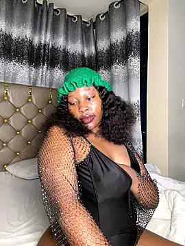 Snapshot of Pretty_Mariiie chatting on June 18, 2026, 8:35 pm Pretty Mariiie online show from June 18, 2026, 8:35 pm