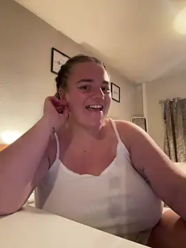 Snapshot of Bustygem_ chatting on June 28, 2026, 9:10 pm Bustygem online show from June 28, 2026, 9:10 pm