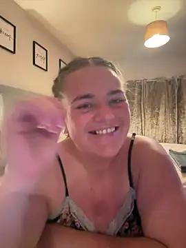 Snapshot of Bustygem_ chatting on June 29, 2026, 9:26 pm Bustygem online show from June 29, 2026, 9:26 pm