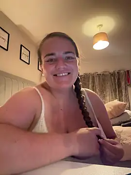 Snapshot of Bustygem_ chatting on July 1, 2026, 9:47 pm Bustygem online show from July 1, 2026, 9:47 pm