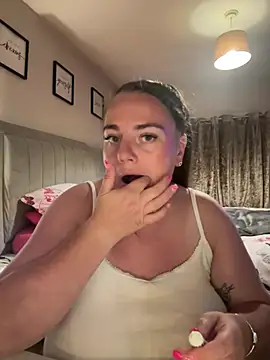 Snapshot of Bustygem_ chatting on July 21, 2026, 10:45 pm Bustygem online show from July 21, 2026, 10:45 pm
