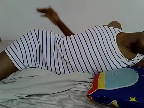 Snapshot of Beutypetite1 chatting on July 3, 2026, 1:17 pm Beutypetite1 online show from July 3, 2026, 1:17 pm