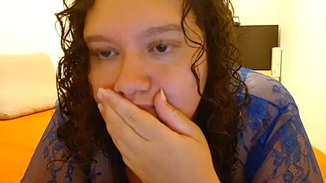 Snapshot of HeidiSanabria chatting on July 14, 2026, 12:02 am HeidiSanabria online show from July 14, 2026, 12:02 am