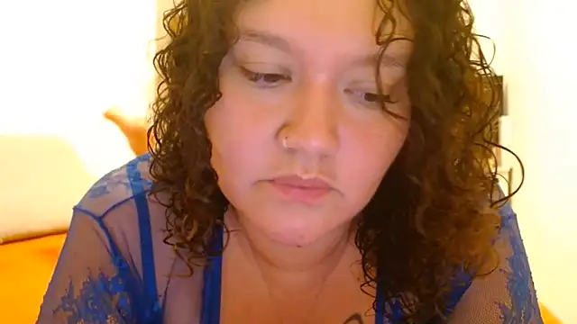 Snapshot of HeidiSanabria chatting on July 17, 2026, 12:06 am HeidiSanabria online show from July 17, 2026, 12:06 am