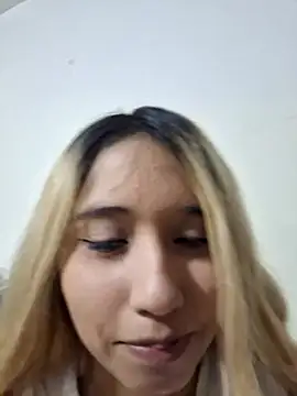 Snapshot of Honeycitabomnita chatting on June 24, 2026, 1:04 am Honeycitabomnita online show from June 24, 2026, 1:04 am