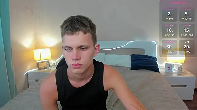 Snapshot of m0neyken chatting on July 6, 2026, 8:44 am m0neyken online show from July 6, 2026, 8:44 am