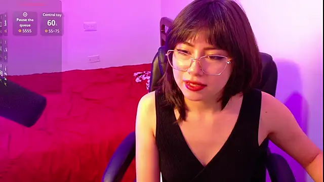 Snapshot of Vesna10 chatting on August 5, 2026, 11:02 am Vesna10 online show from August 5, 2026, 11:02 am