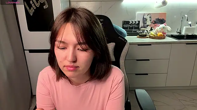LilyPopss online show from June 20, 2026, 7:27 pm