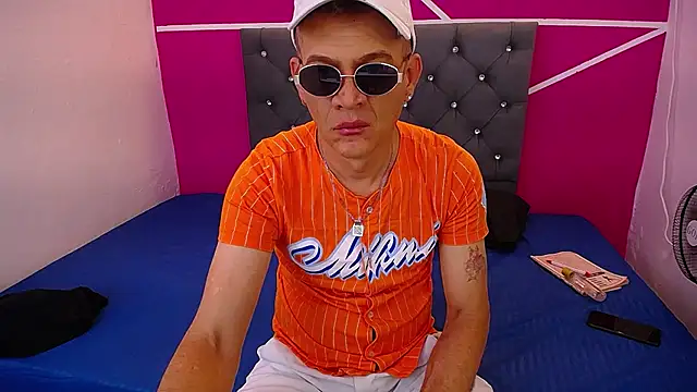 Snapshot of Cesirry_ chatting on August 6, 2026, 12:40 pm Cesirry online show from August 6, 2026, 12:40 pm