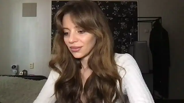 Snapshot of Solenne chatting on June 28, 2026, 9:37 am Solenne online show from June 28, 2026, 9:37 am
