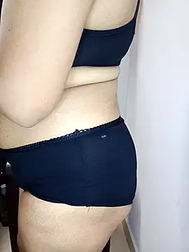 Mangelxoxo online show from July 26, 2026, 4:25 pm