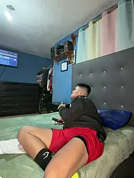 LatinoLeones online show from July 19, 2026, 2:04 am