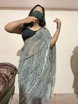 Snapshot of Wild_Rhea chatting on June 24, 2026, 6:18 pm Wild Rhea online show from June 24, 2026, 6:18 pm