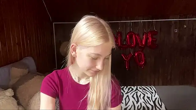 Snapshot of GlyndaMccannon chatting on July 3, 2026, 8:21 am GlyndaMccannon online show from July 3, 2026, 8:21 am