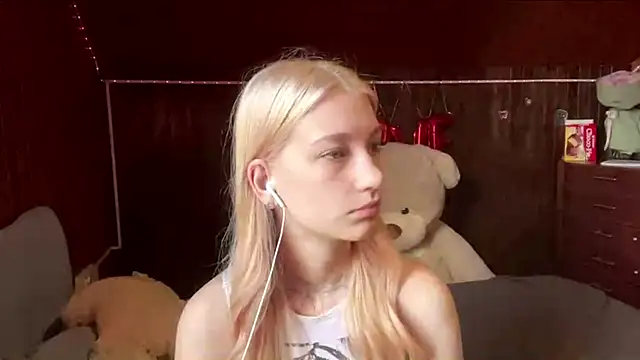 Snapshot of GlyndaMccannon chatting on July 6, 2026, 8:11 am GlyndaMccannon online show from July 6, 2026, 8:11 am
