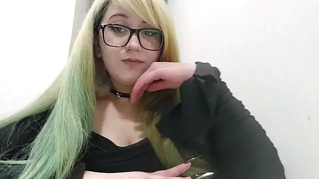 Snapshot of FeliniKatechini chatting on June 26, 2026, 10:14 pm FeliniKatechini online show from June 26, 2026, 10:14 pm