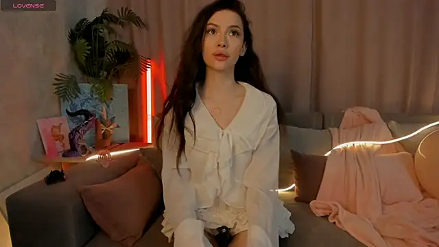 Bunnyblyy online show from August 4, 2026, 6:43 pm